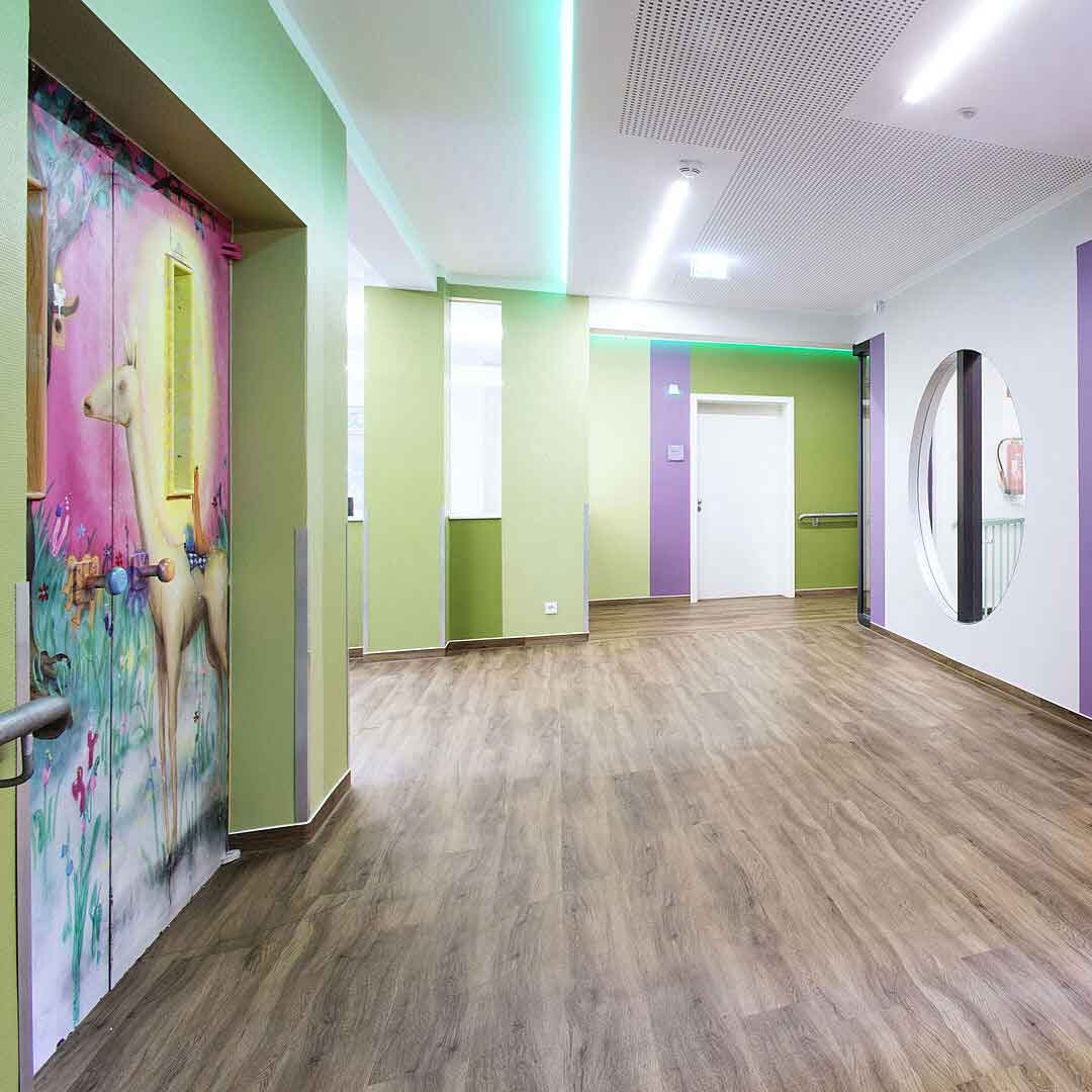 Malermeister_Kramer_11_wahrendorffsche_Klinik_Flurgestaltung_Wand_Decke_Boden_08